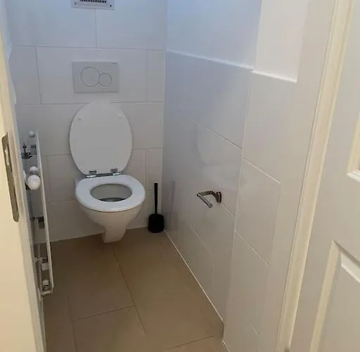 Quiet Close To Center * فيينا